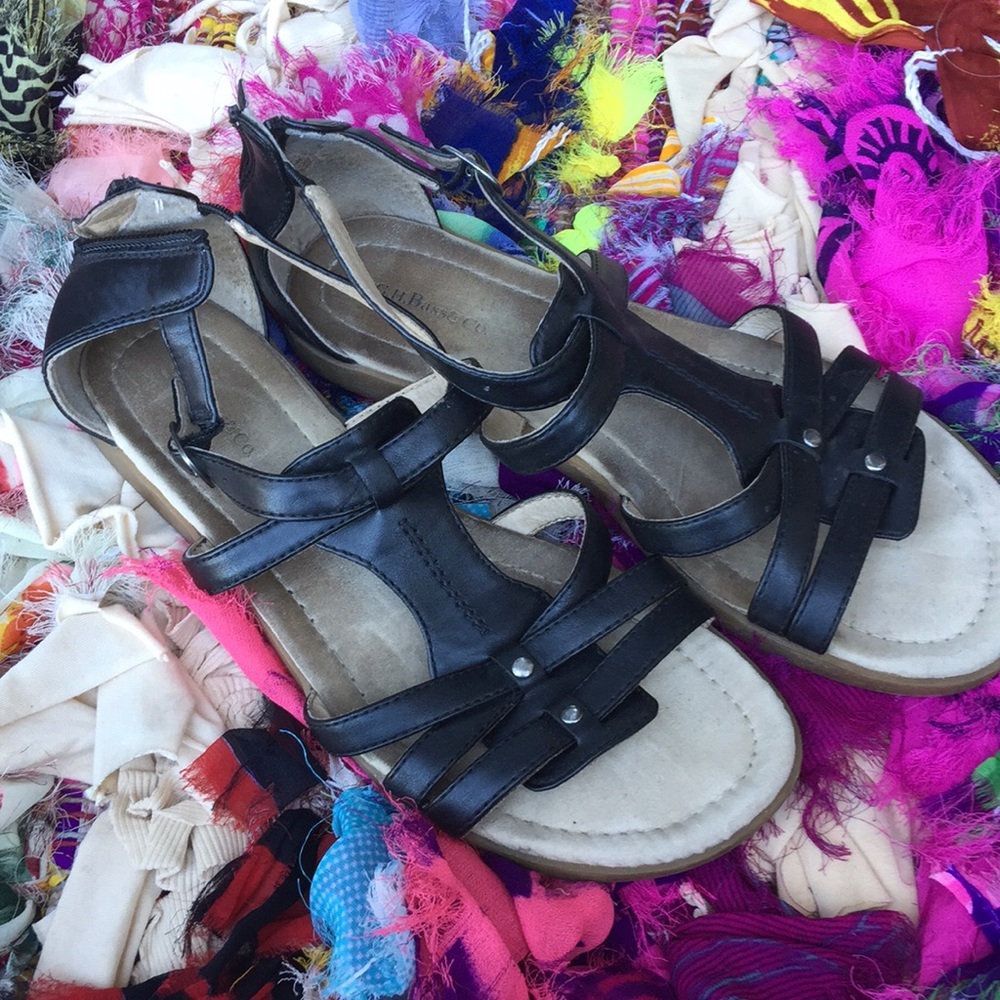 G.H. Bass & Co. synthetic black leather sandal